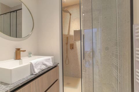 Joli T1 pour 4, Champagne, Monts d'Or, Lyon Apartment in Lyon