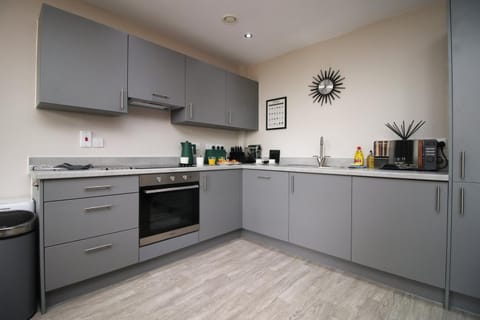 Elegant 2BR w/ Pool Table in Prime Location Apartment in Taunton