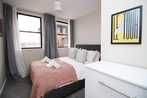 Elegant 2BR w/ Pool Table in Prime Location Apartment in Taunton