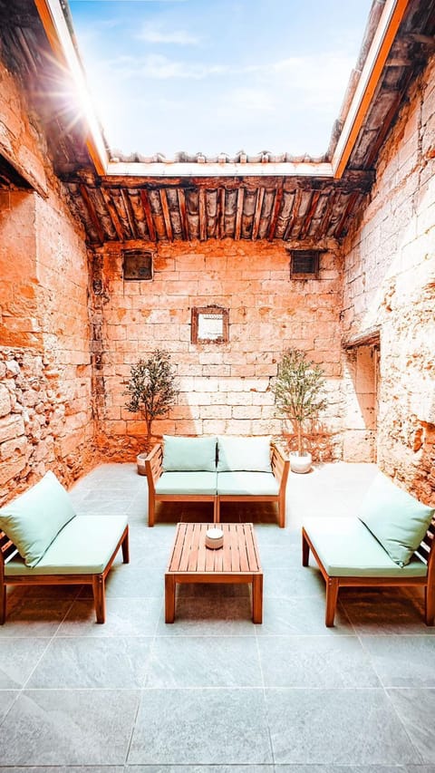 Patio, Pets, pet friendly