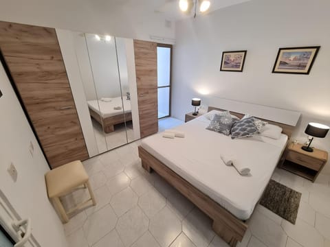 Bed, Photo of the whole room, Bedroom, towels, wardrobe