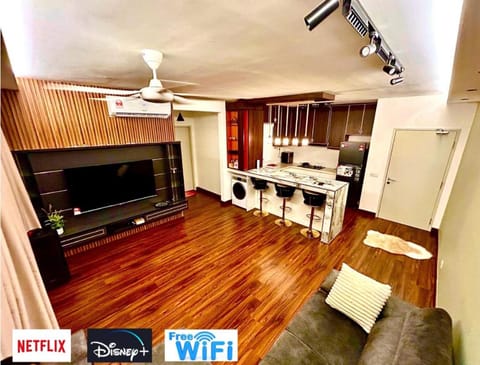 TV and multimedia, Kitchen or kitchenette, Dining area, minibar, stove