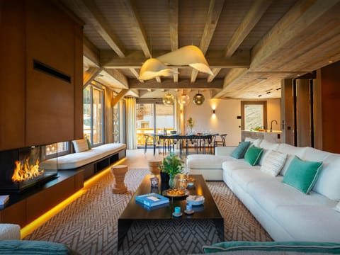 Living room, Seating area, Dining area