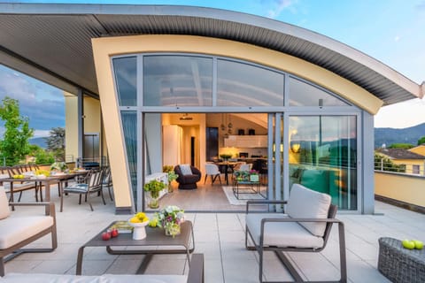 Luce Terrace Panoramic Loft with Elevator, Park in Lucca Apartment in Capannori