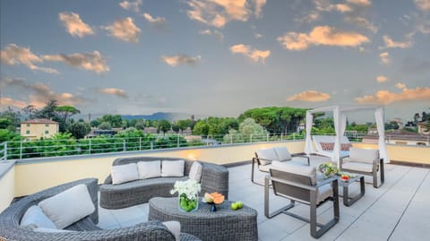 Luce Terrace Panoramic Loft with Elevator, Park in Lucca Apartment in Capannori