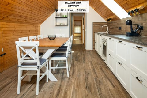 Kitchen or kitchenette, Dining area, stove