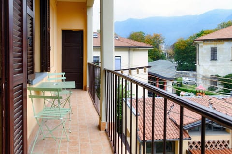 Balcony/Terrace, Mountain view