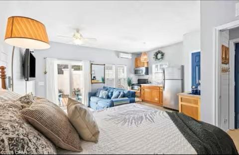 Coastal Castaway-Beach Retreat-Steps 2 Sand-Sleep 10-Pool-Hot tub House in Laguna Beach