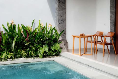 Balcony/Terrace, Seating area, Swimming pool