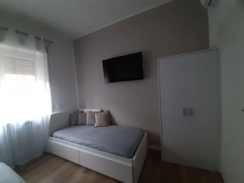 Arona Lovely House Apartment in Arona