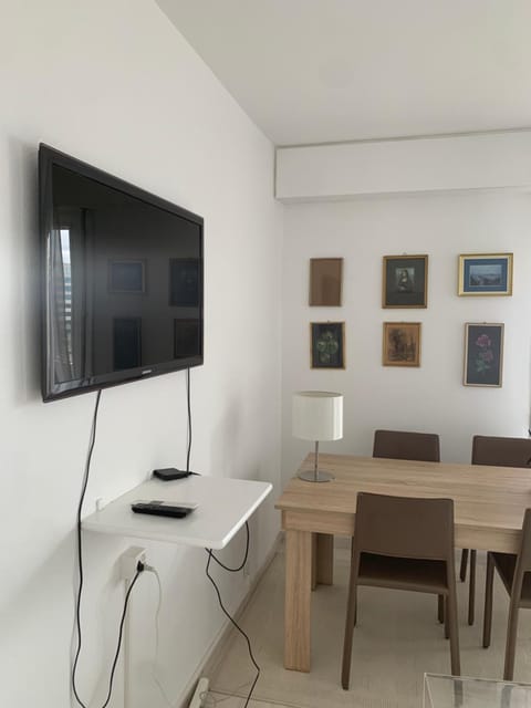 Communal lounge/ TV room, TV and multimedia