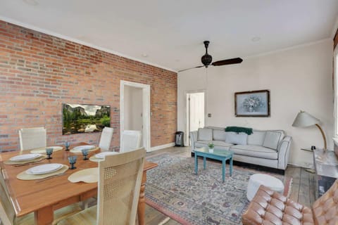 The Retro Getaway Apartment in Short North