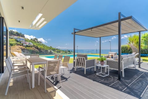 Patio, Natural landscape, Balcony/Terrace, Seating area, Dining area, Pool view, Sea view, Swimming pool, sunbed