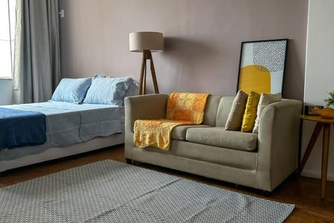 Bed, Seating area