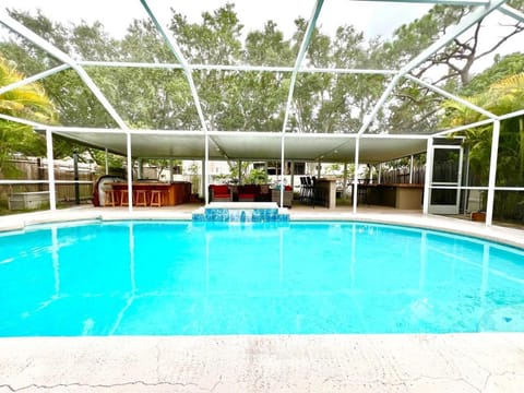 Private Oasis Retreat Heated Pool Hot Tub Beaches House in Town N Country