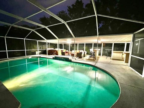 Private Oasis Retreat Heated Pool Hot Tub Beaches House in Town N Country