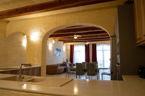 4 Bedroom Holiday Farmhouse with Private Pool House in Malta