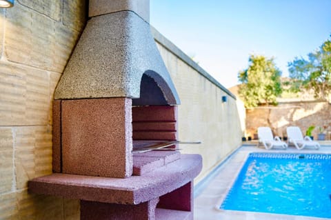 4 Bedroom Holiday Farmhouse with Private Pool House in Malta