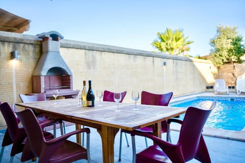 4 Bedroom Holiday Farmhouse with Private Pool House in Malta