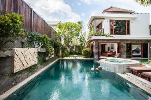 Property building, Day, Garden view, Pool view, Swimming pool, Swimming pool, sunbed