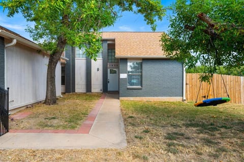 Spacious Family Home in Round Rock w Private Yard House in Round Rock