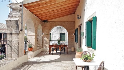 Property building, Balcony/Terrace, Dining area