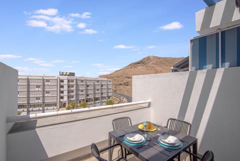 Balcony/Terrace, Mountain view