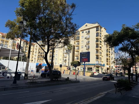 Apartamento 4 Dormitorios 2 Baños Parking Apartment in Fuengirola