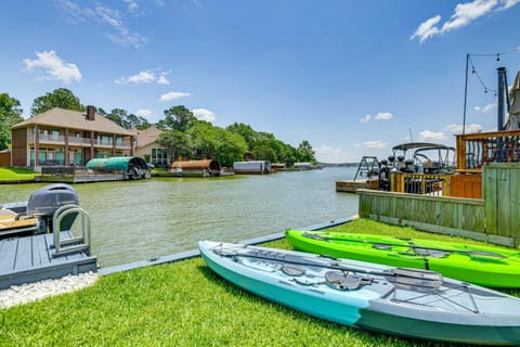 Exquisite Canal-Front Home Access to Lake Conroe! House in Lake Conroe