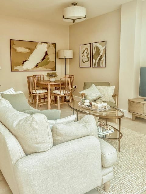 Stylish 3BD Townhouse in Central Winchester House in Winchester