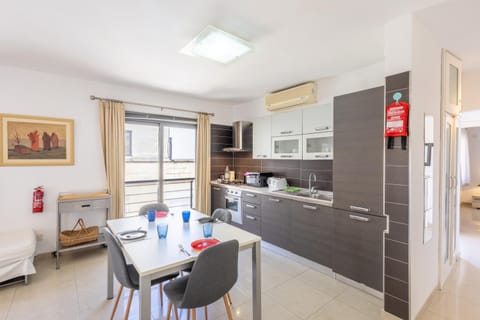 Kitchen or kitchenette, dishwasher, oven, toaster