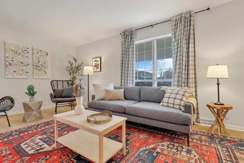 Gahanna Farmhouse - 4 Bed 2 Bath - INTEL House in Gahanna