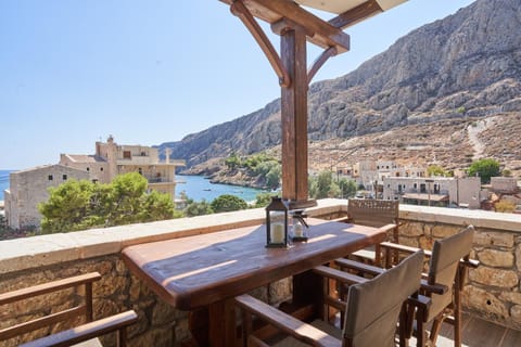 View (from property/room), Balcony/Terrace, City view, Mountain view, Sea view