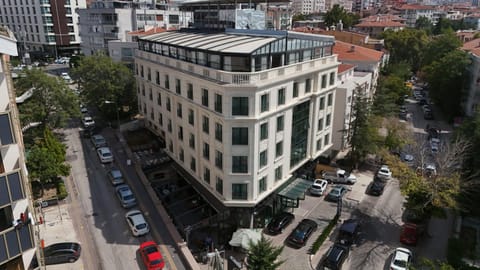 Property building, Day, Neighbourhood, Bird's eye view, City view, Street view, Location, Parking