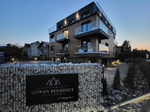Property building, Day, Property logo or sign, Logo/Certificate/Sign, Text overlay, Street view, Certificate/Award
