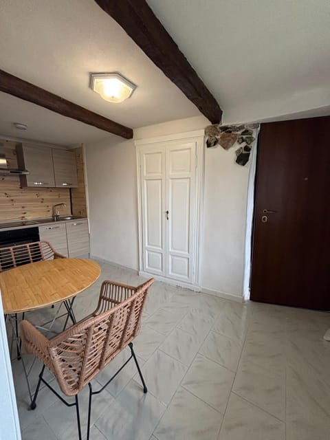 Kitchen or kitchenette, Dining area, wardrobe