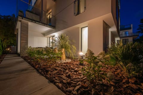 Garden, Garden, Balcony/Terrace, Balcony/Terrace