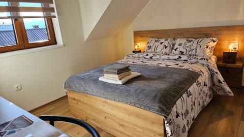 Apartman oak Nikola's lamp Apartment in Lika-Senj County