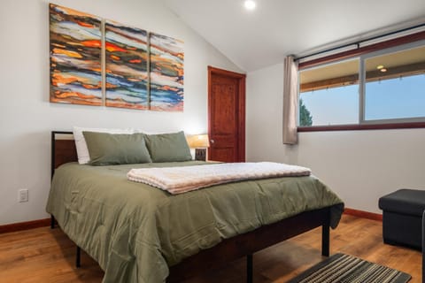 Log Cabin with Views, Ski nearby Cabin in Philipsburg