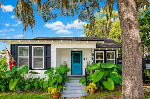 Property building, Facade/entrance, Garden
