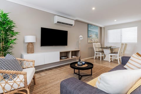 TV and multimedia, Living room, Dining area