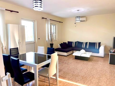 Sunshine beach apartment Apartment in Montenegro