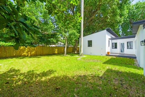 Spacious Retreat with Green Areas 8 ppl House in Miami