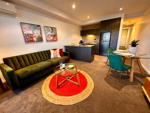 Kitchen or kitchenette, Living room, Dining area, minibar