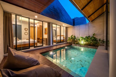 Swimming pool, Swimming pool