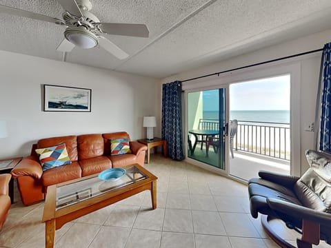 Windjammer 304 Apartment in Crescent Beach