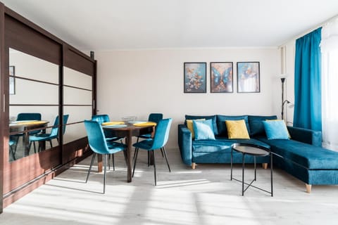 Living room, Seating area, Dining area