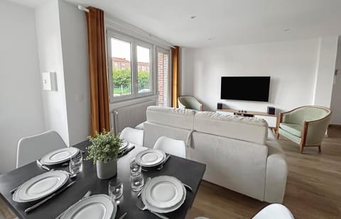 Living room, Dining area