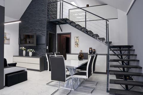 Property building, Restaurant/places to eat