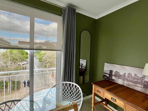 Escape to 205 in Stellenbosch central-free parking Apartment in Stellenbosch